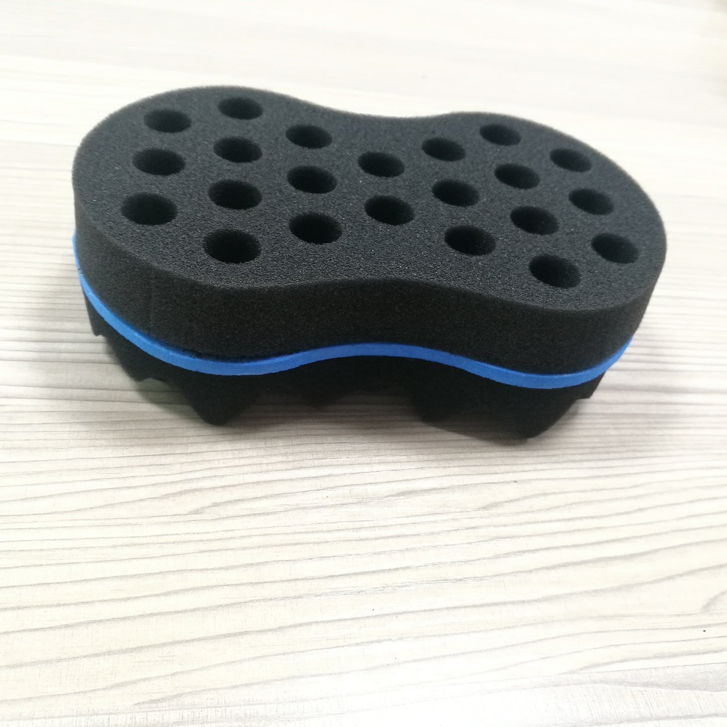 La Brosse Éponge Ultime pour des Waves Profondes et des Twist Stylés.